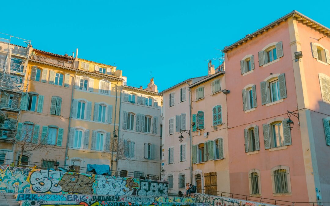 Syndic professionnel vs syndic bénévole : lequel choisir pour votre copropriété à Marseille ?